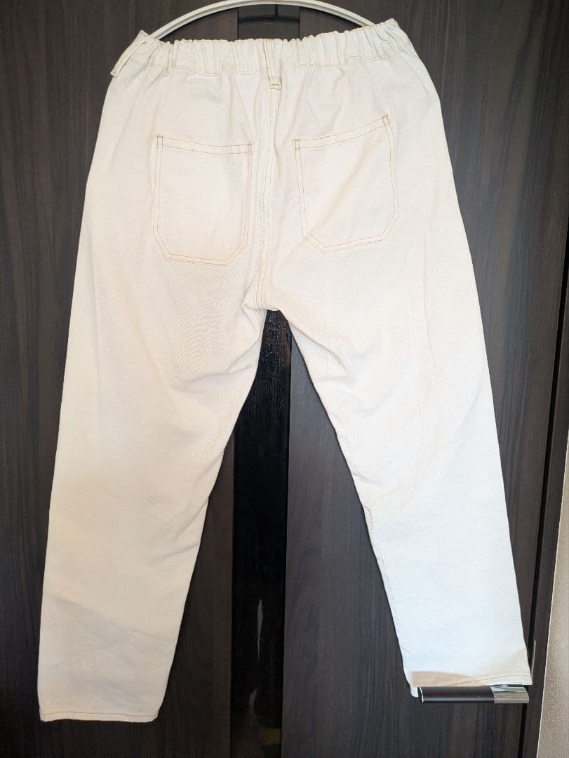 OUR こだわりシルエットのデニムパンツ（オフホワイト）