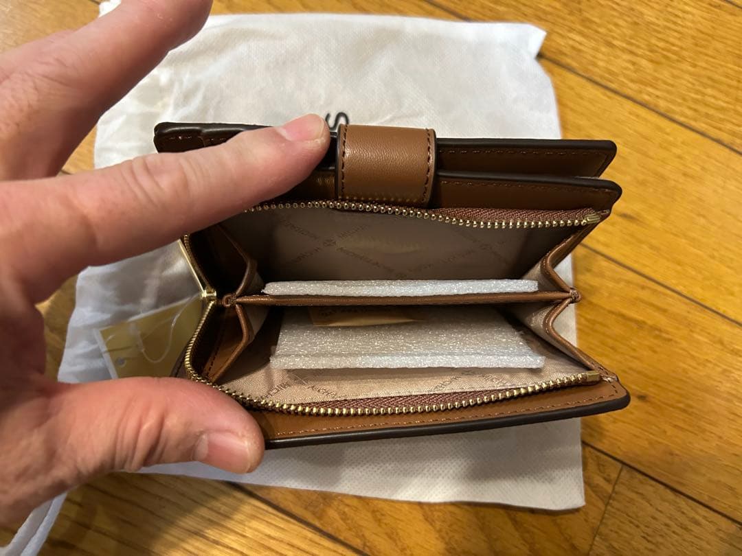 Farid Muhamad さま専用 MICHAEL KORS二つ折り財布