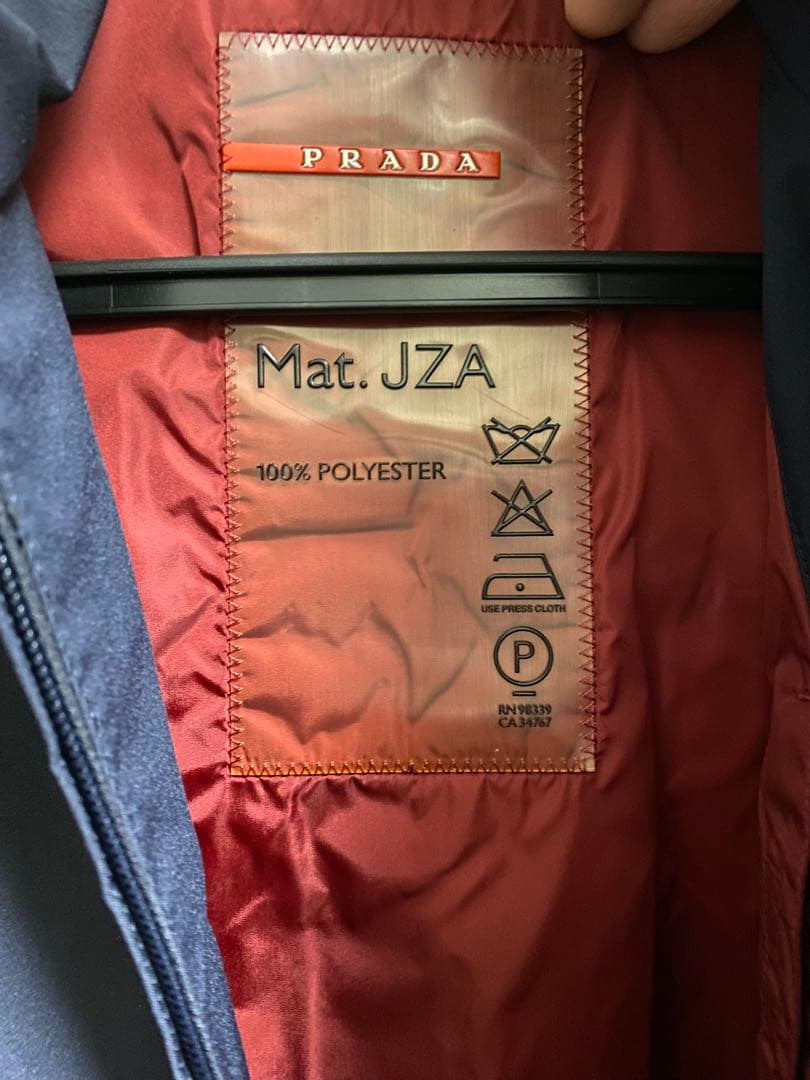 「プラダスポーツ ゴアテックス紺ブルゾン美品」
