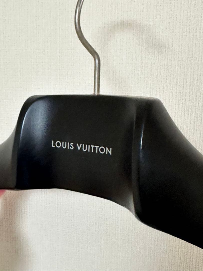 激レアLOUIS VUITTON 店舗限定非売品木製ルイヴィトンハンガー