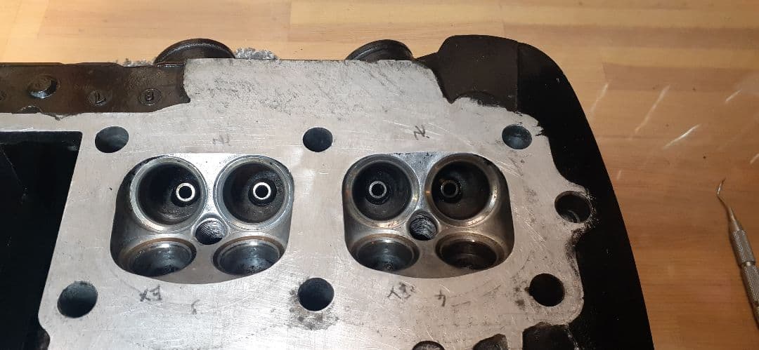 CB750F　CB750FBB　シリンダーヘッド　再塗装品