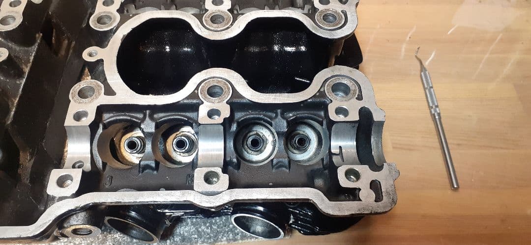 CB750F　CB750FBB　シリンダーヘッド　再塗装品