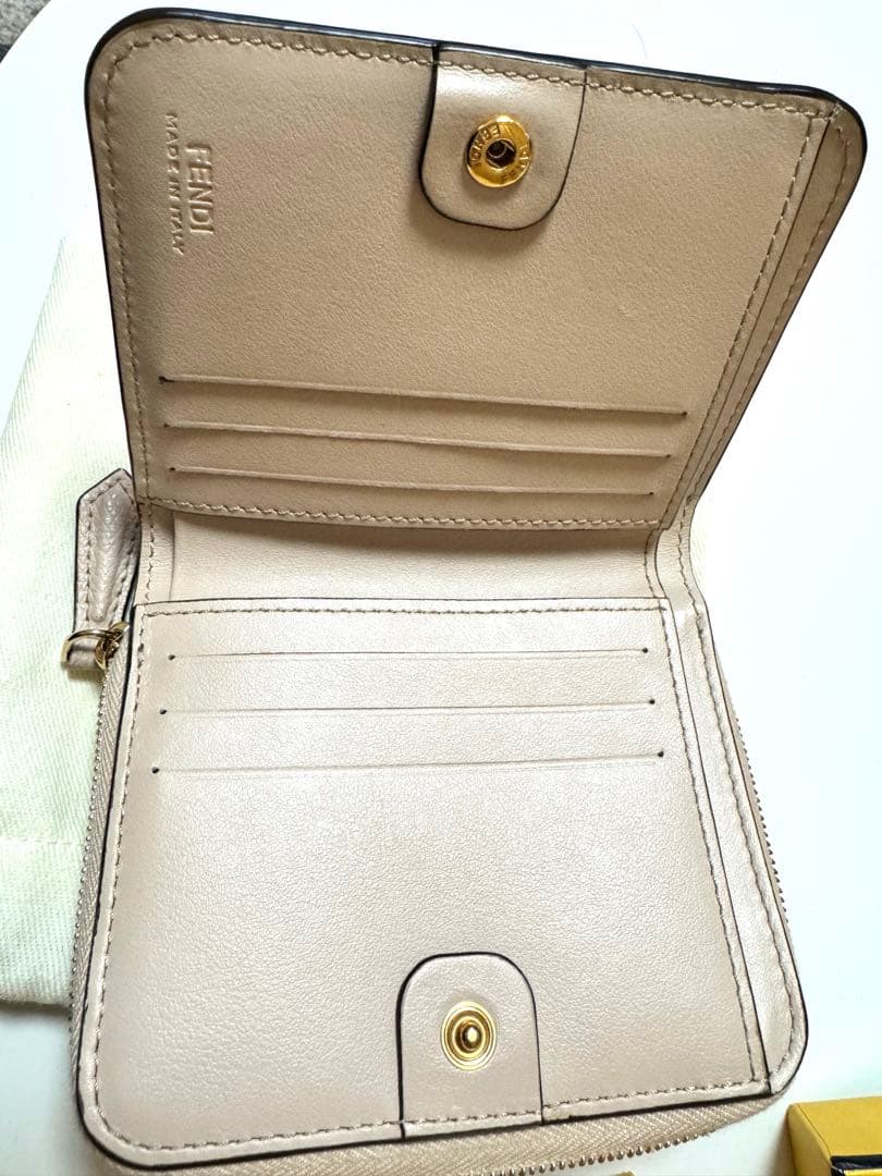 【箱・布袋付き】FENDI コンパクトウォレット ピンク