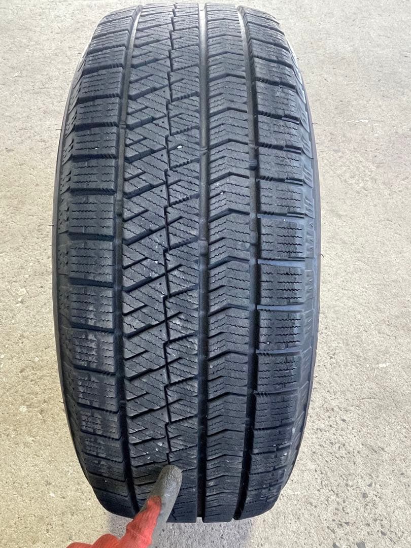 ✦送料込✦ブリヂストン　スタッドレスタイヤ　VRX2 215/60R16 2本