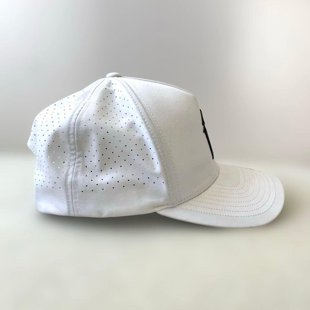 1PIU1UGUALE3 GOLF ウノピゥウノウグァーレトレ ゴルフ CAP