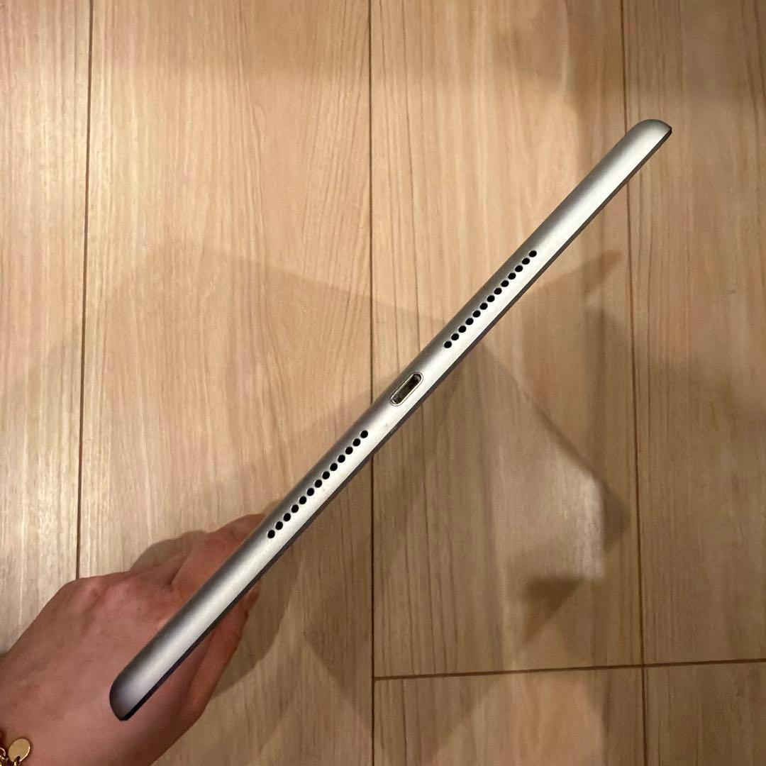 【ケース付き】Apple iPad 第9世代 セルラーモデル シルバー 64GB