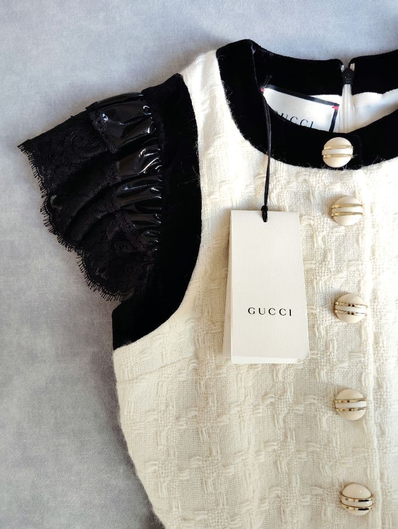 【新品、タグ付き】GUCCI　バイカラー 袖口フリル ニット ワンピース