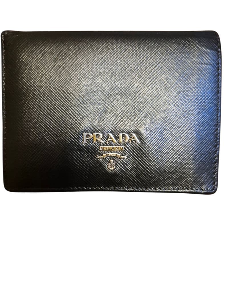 ＰＲＡＤＡ　プラダ　サフィアーノ　二つ折り財布　ブラック革　　　ｙ