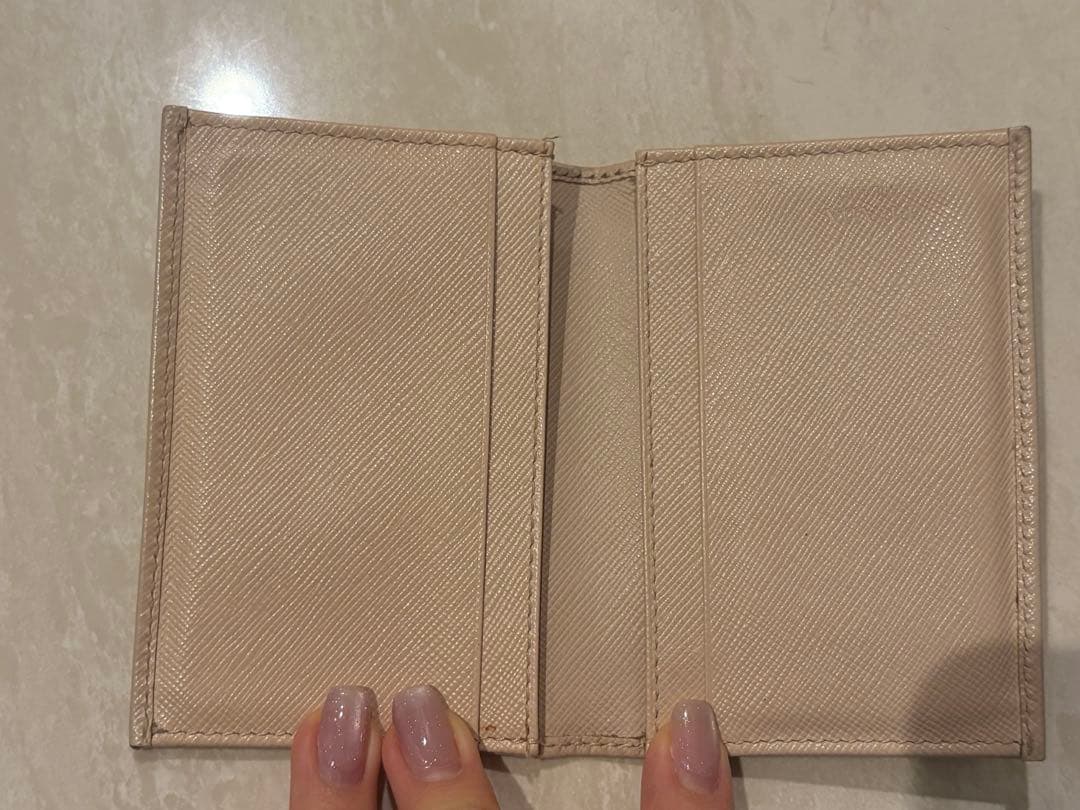 PRADA カードケース　名刺入れ ベージュ レザー