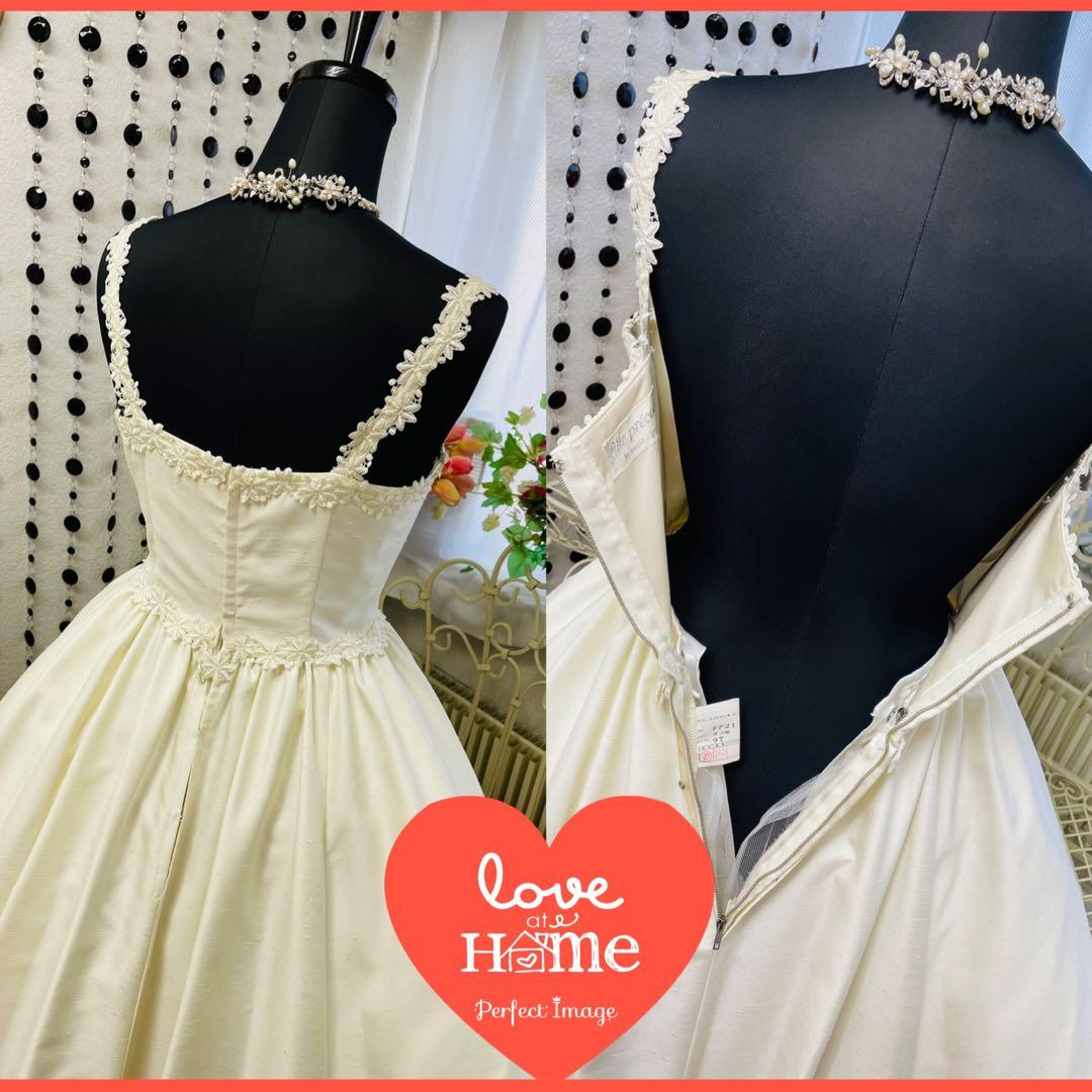 ウェディングdress９号　　　　　　　　　　　　　オフホワイト