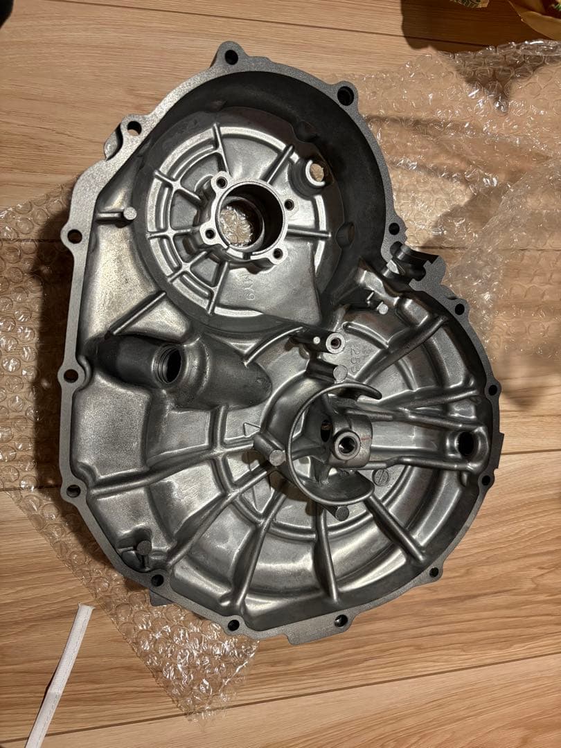 CB400SF NC31 クラッチカバー 未使用
