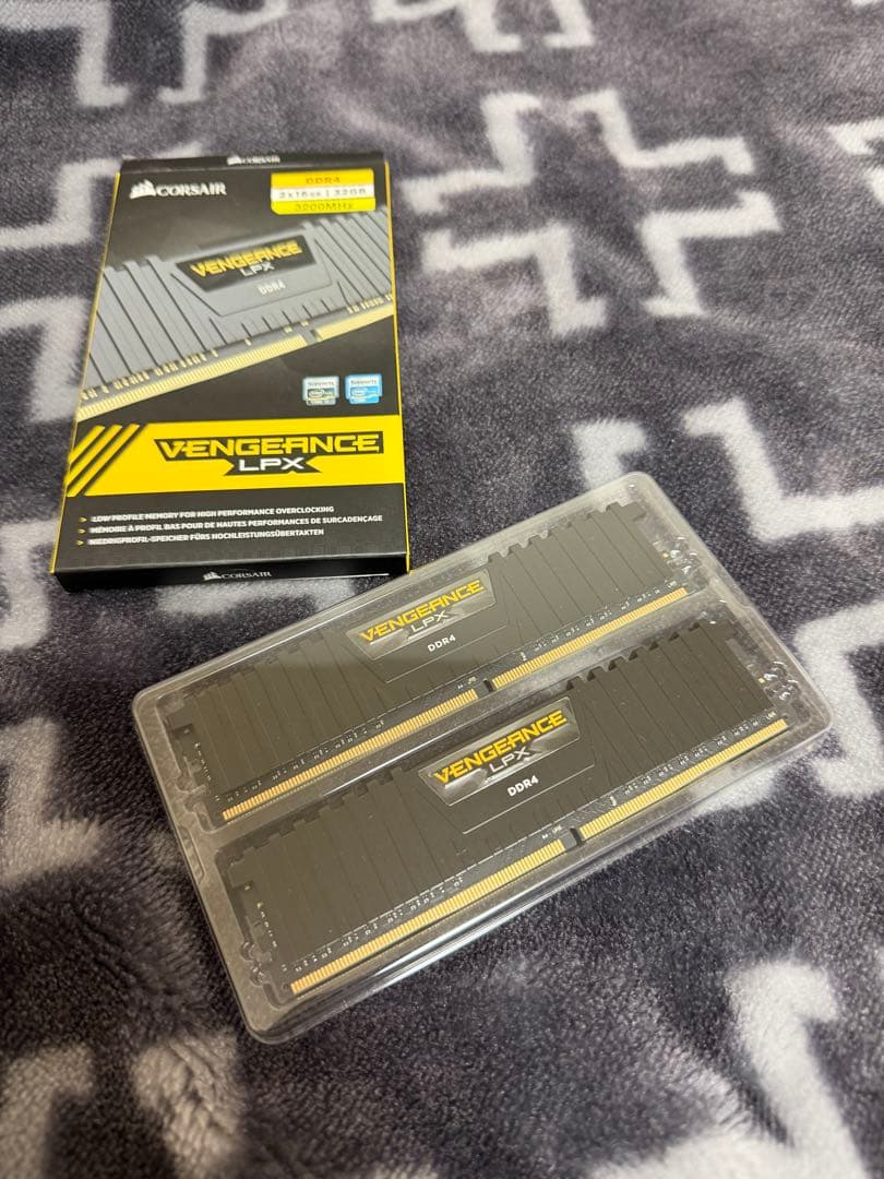 メモリー CORSAIR VENGEANCE LPX DDR4 32GB 3200MHz