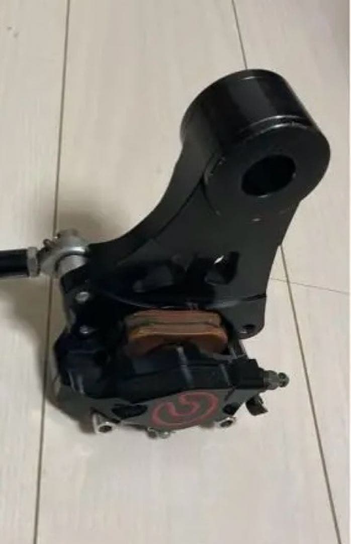 zrx1200daeg リアキャリアキット　カニキャリパー