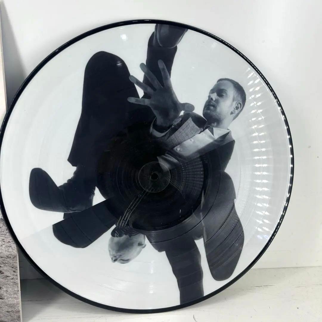 The 1975 レコード　picture disc LP 外国語での言葉遊び