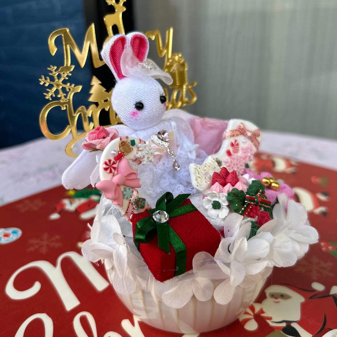 ハンドメイド❣️ホワイトクリスマス❣️エンジェルうさぎちゃん、トレイン付き、薔薇❁⃘