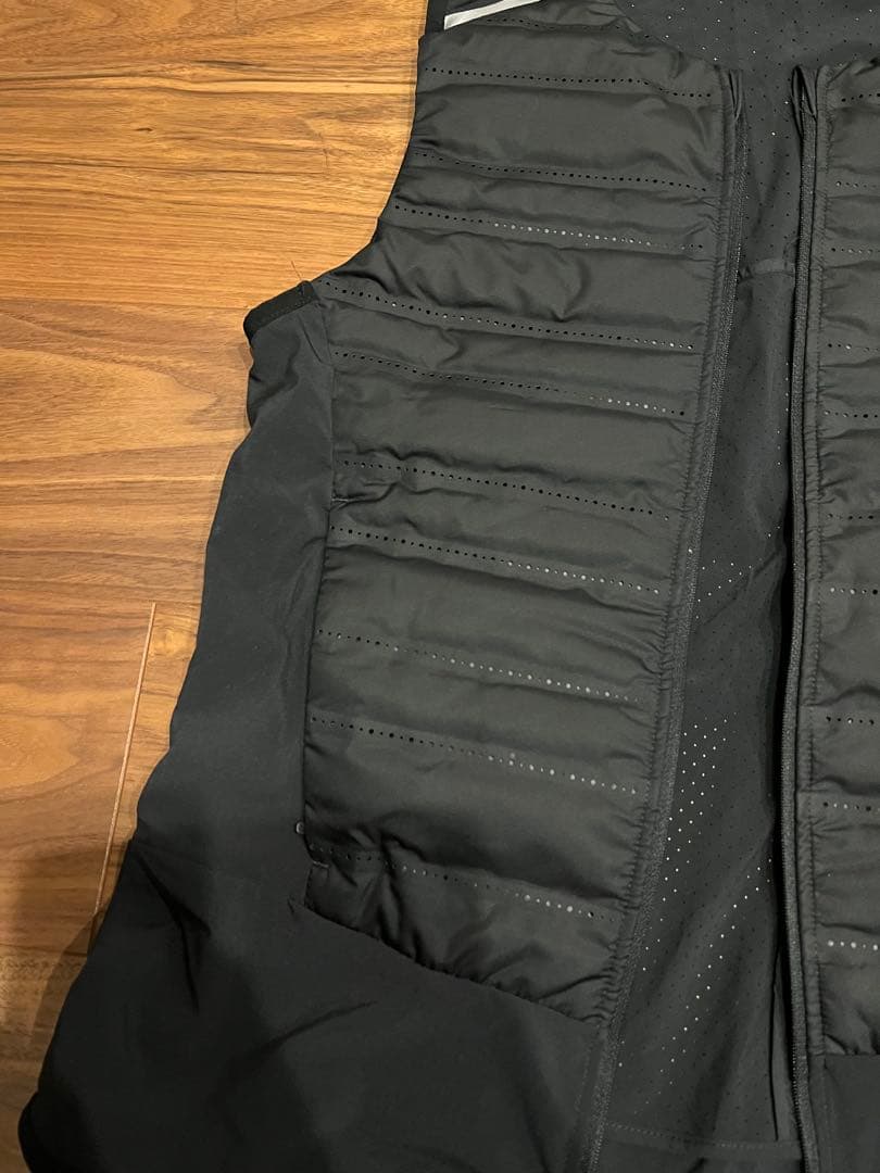 ナイキ エアロロフト ベスト ジャケット Mサイズ ブラック ランニング 美品