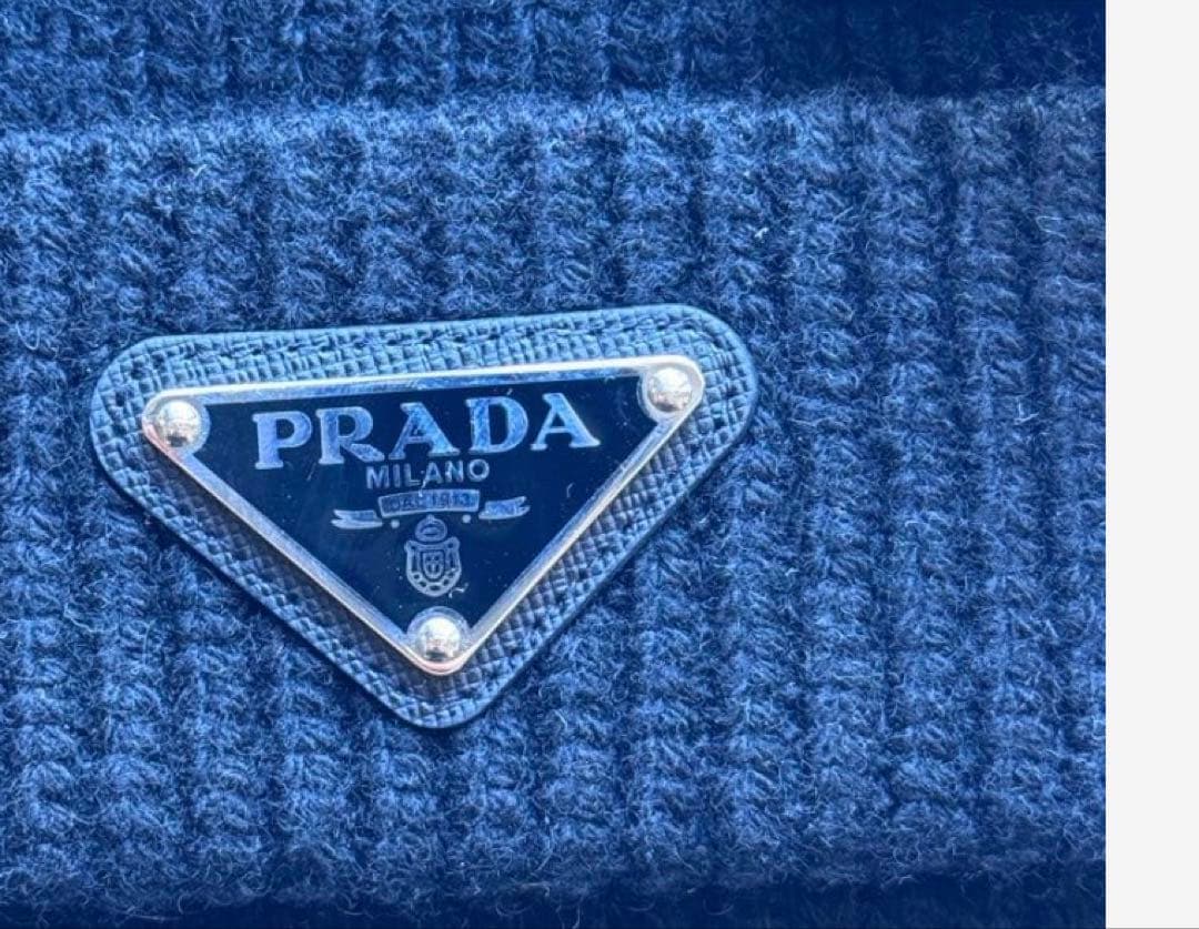 PRADA 黒 ニット帽 Mサイズ