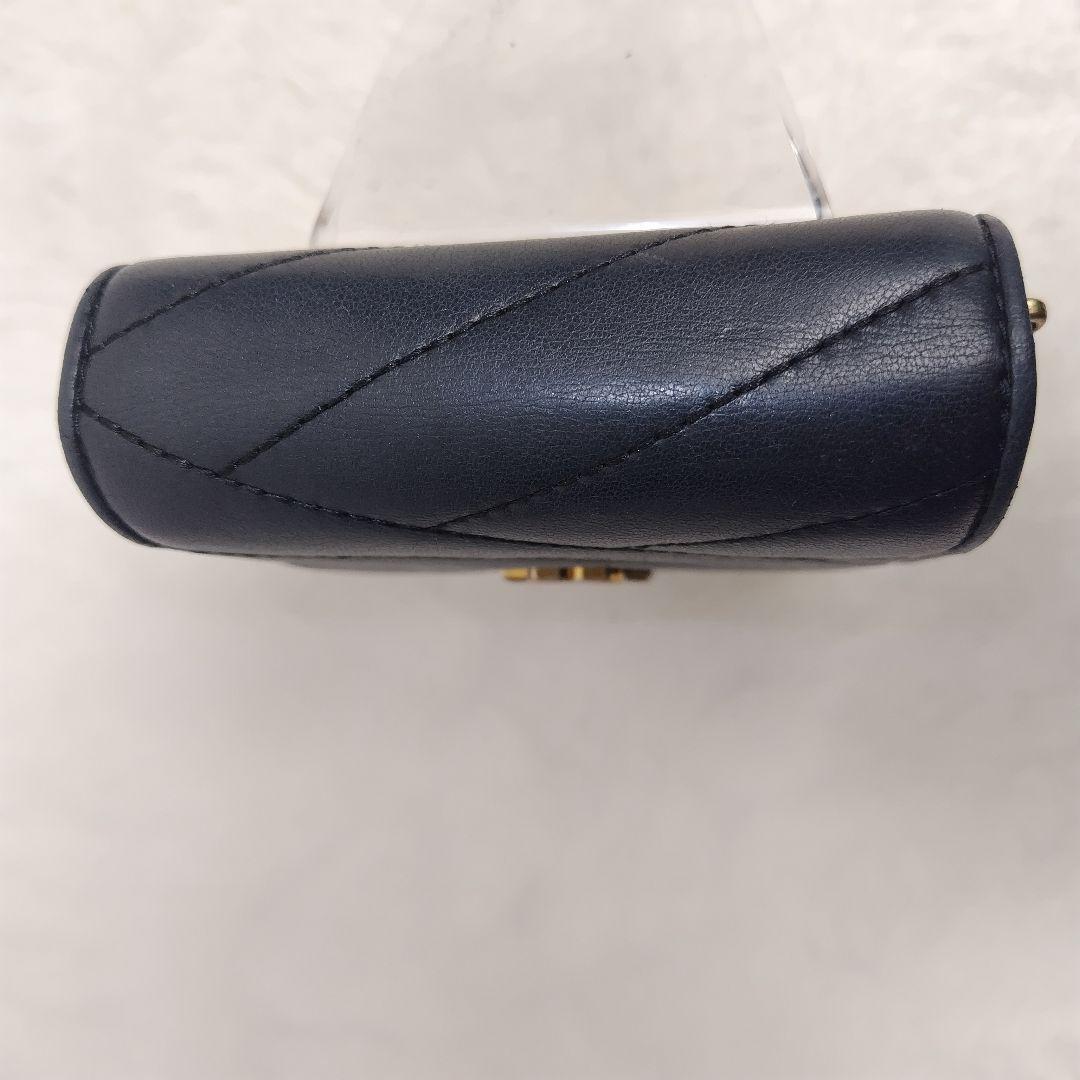 ✨美品✨トリーバーチ　二つ折り　キルティング　ロゴ金具　グレー　レザー