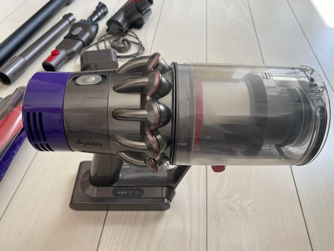 Dyson スティッククリーナーsv12本体 各種アタッチメント付き