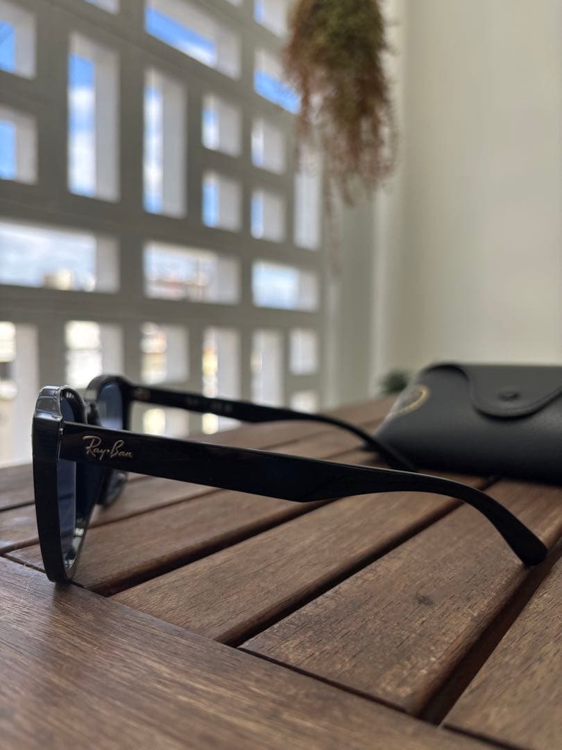 Ray-Ban RB 4320 ブラックサングラス