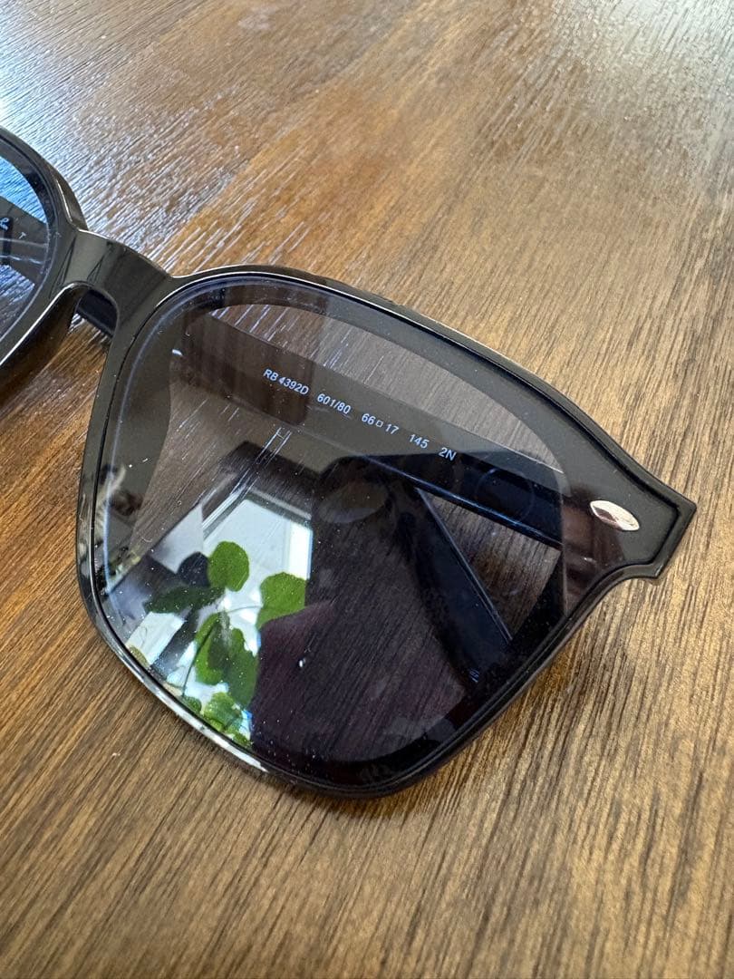 Ray-Ban RB 4320 ブラックサングラス
