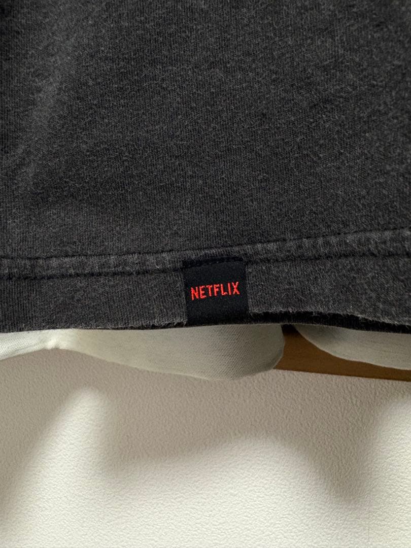 Netflix 地面師たち　ピエール瀧　Tシャツ　法律屋　後藤　くすみグレー