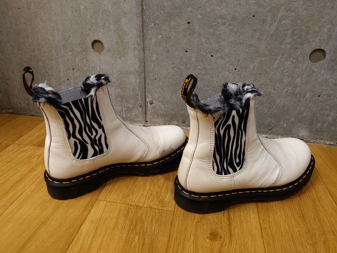 Dr.Martens　ホワイトレザー サイドゴア ファー付き　チェルシーブーツ