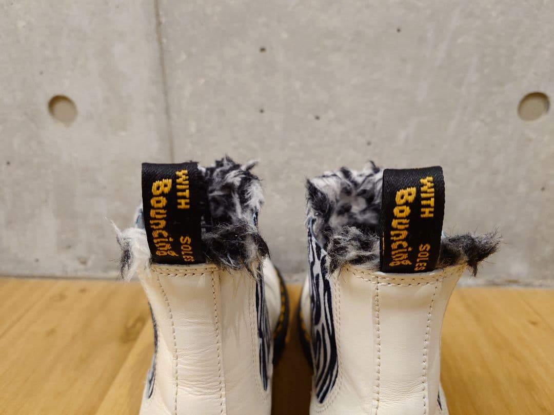 Dr.Martens　ホワイトレザー サイドゴア ファー付き　チェルシーブーツ