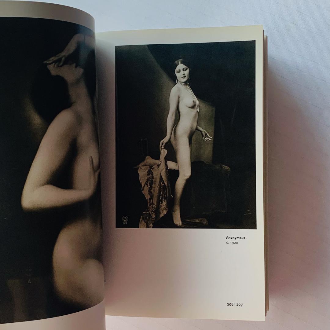 1000 Nudes 　洋書中古品