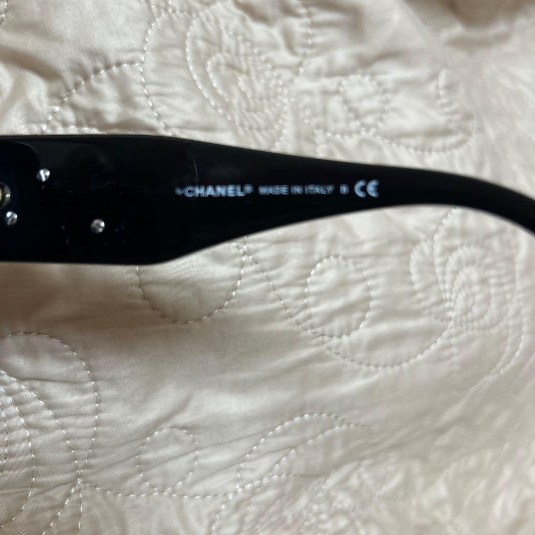 CHANEL ブラック フラワーサングラス