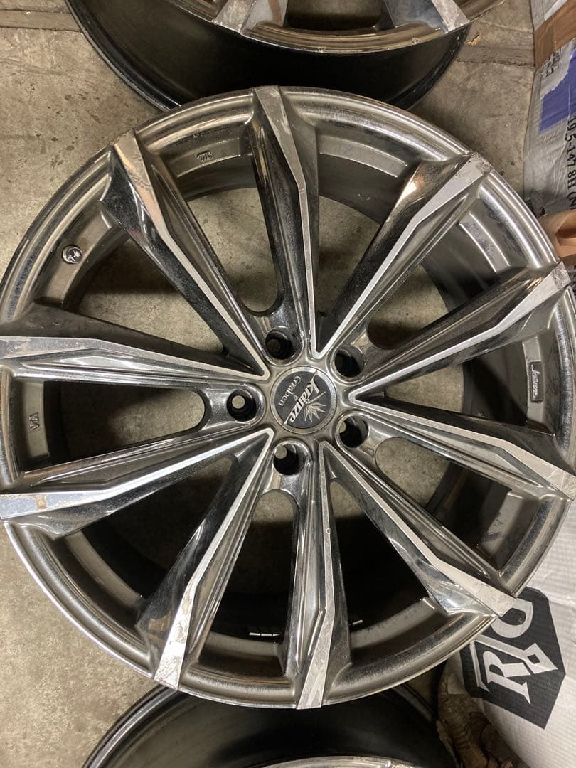 20インチ 8.5J かず