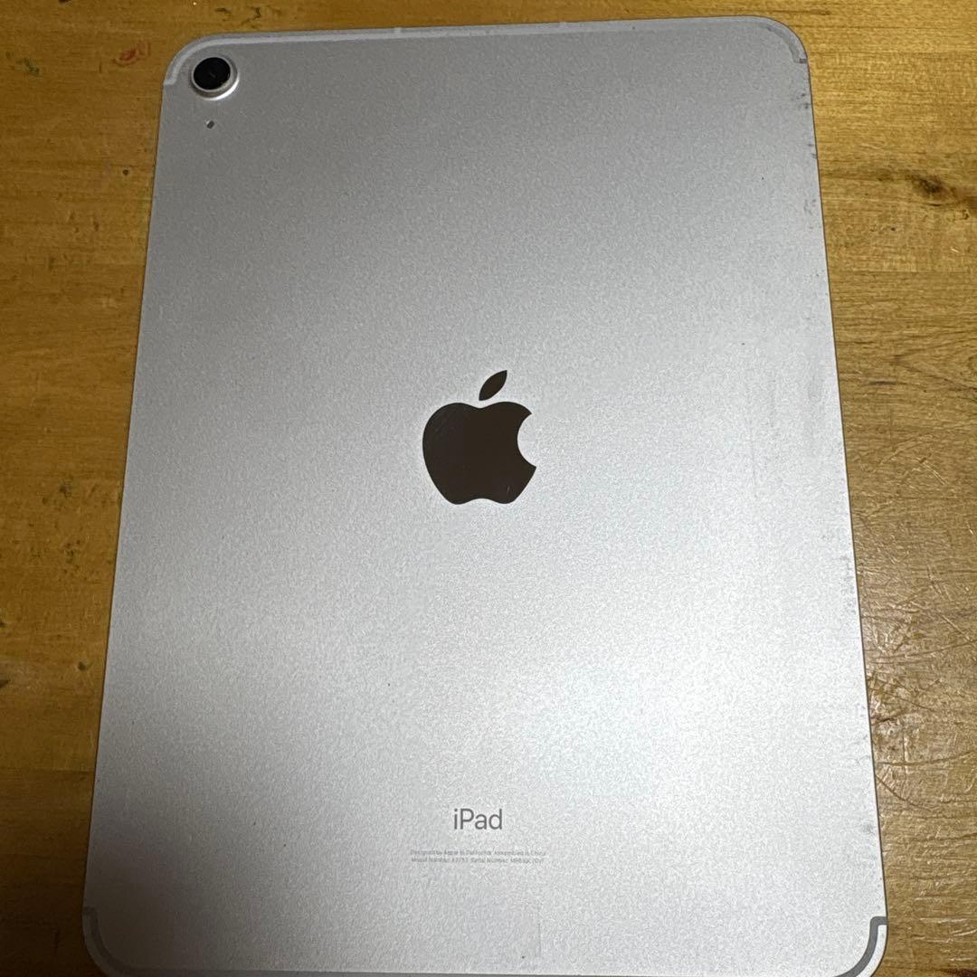 Apple iPad 第10世代シルバーWi-Fiタイプ 箱付き　充電器付き