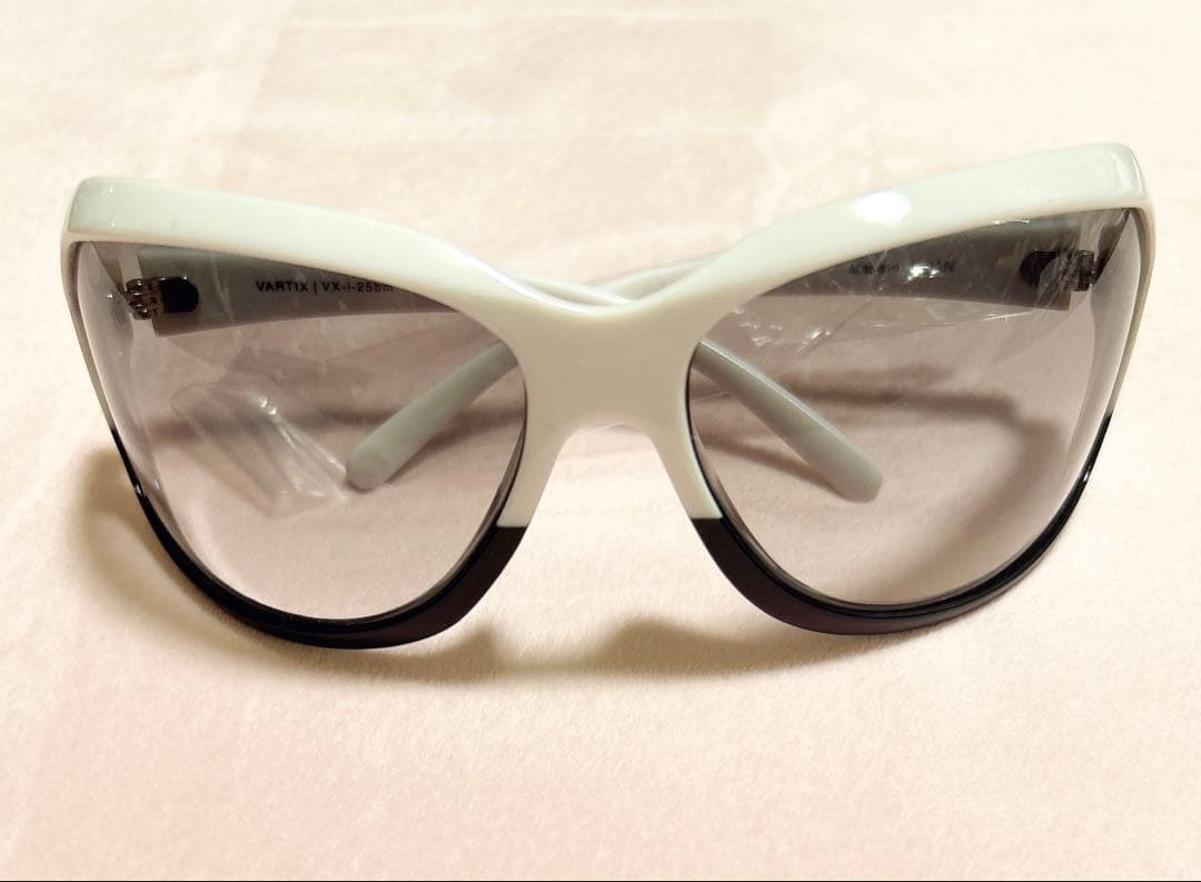 GACKT 着 VARTIX サングラス VX-I-25BM