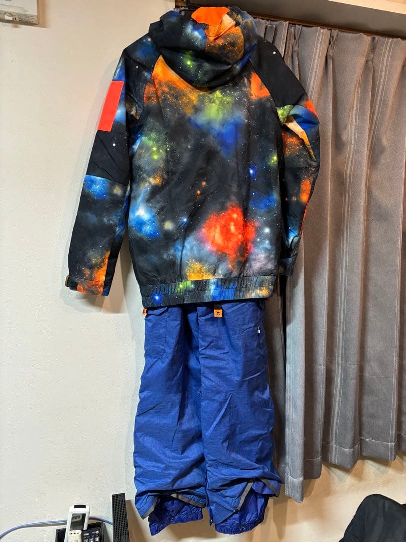 値下げ中！！DC 宇宙柄 スノーボードウェア 160cm 上下セット