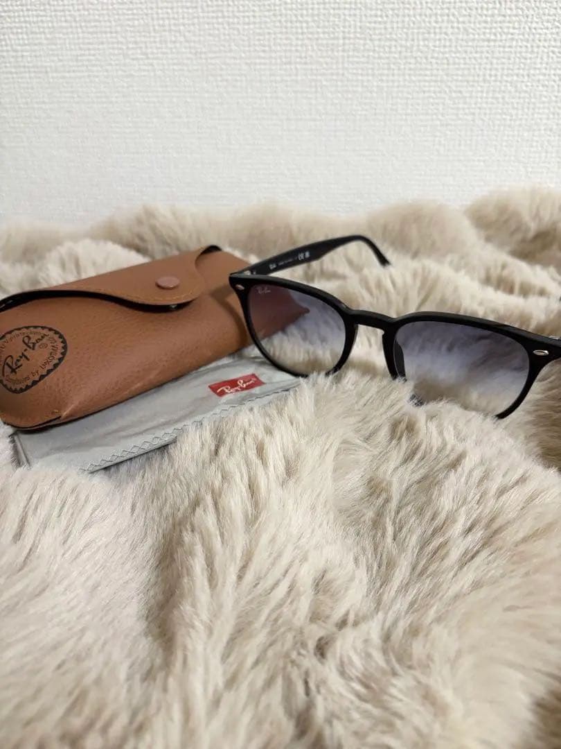 Ray-Ban RB4259 カラーサングラス