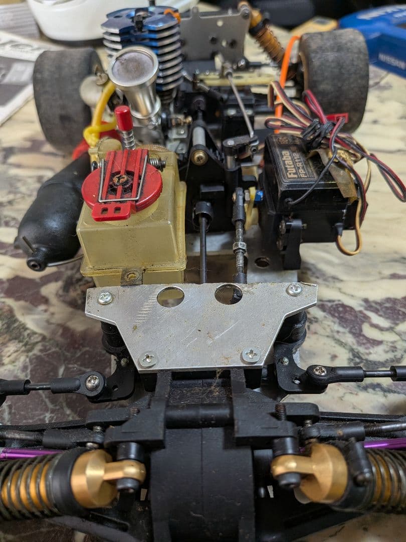 a*9様 10/1エンジンラジコンカー2台ジャンク品 多分京商製かと思います？