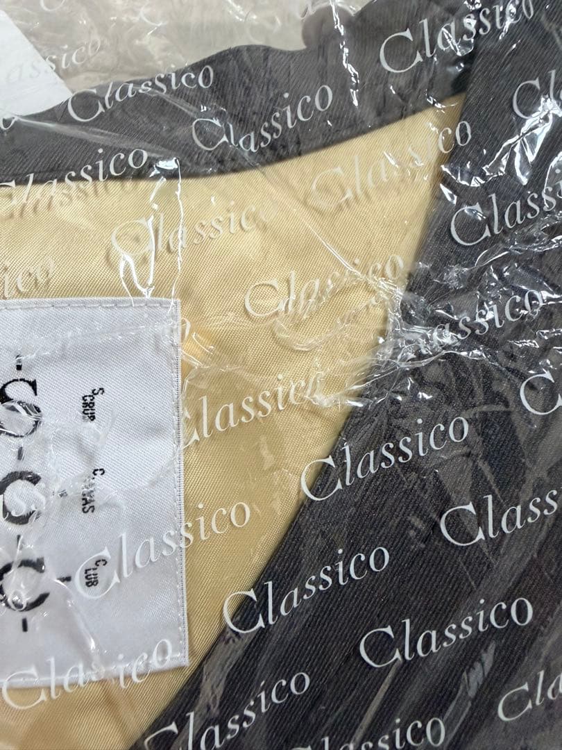 Classico クラシコ スクラブトップス ピカチュウ刺繍 Sサイズ