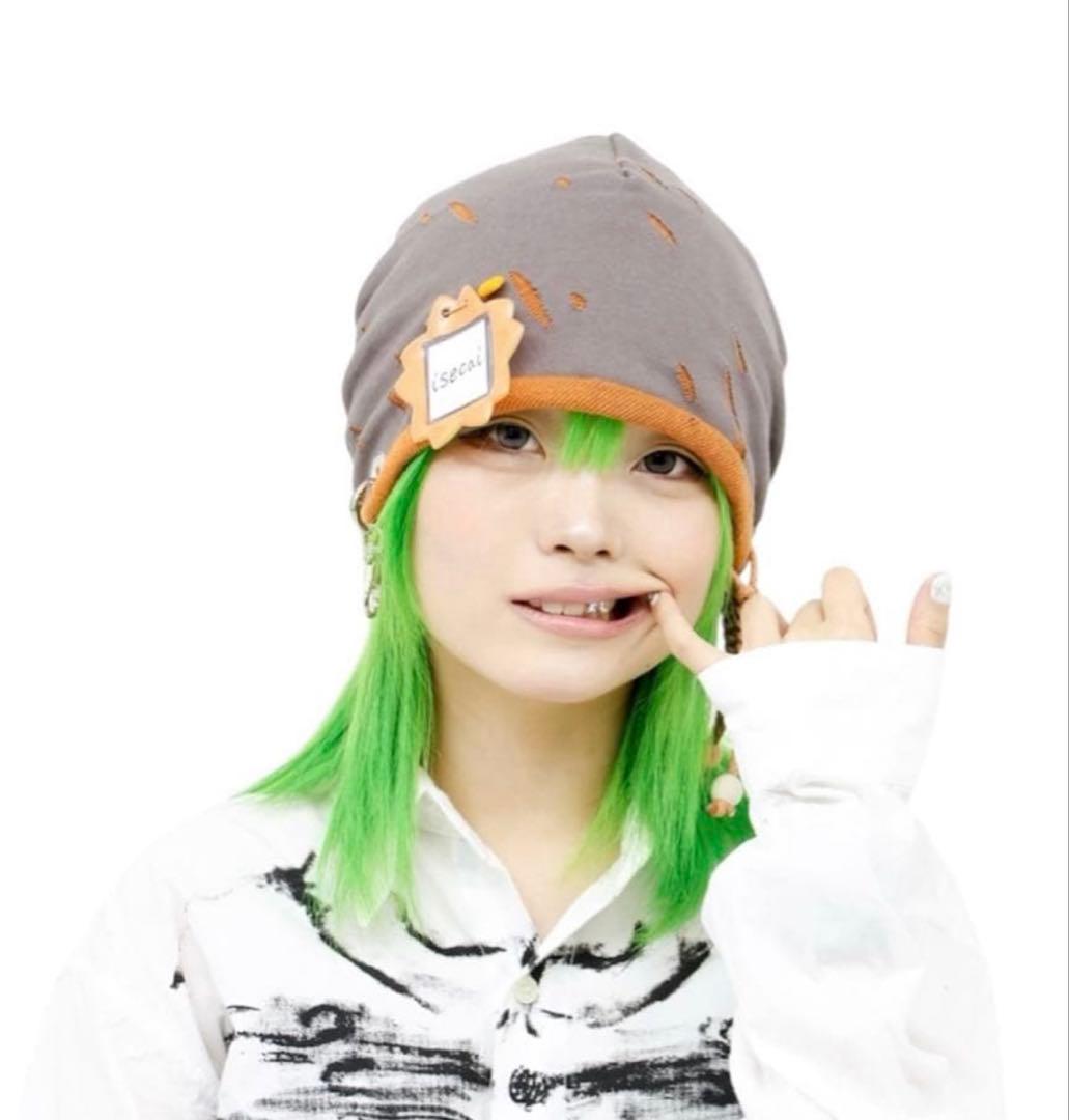 isecai Whimgy Beanie Charcoal × Orange