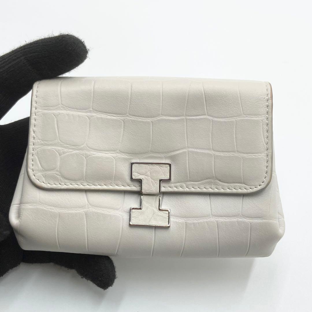 極美品　IACUCCI アバウォレット　折り財布　型押し　オールレザー　ホワイト