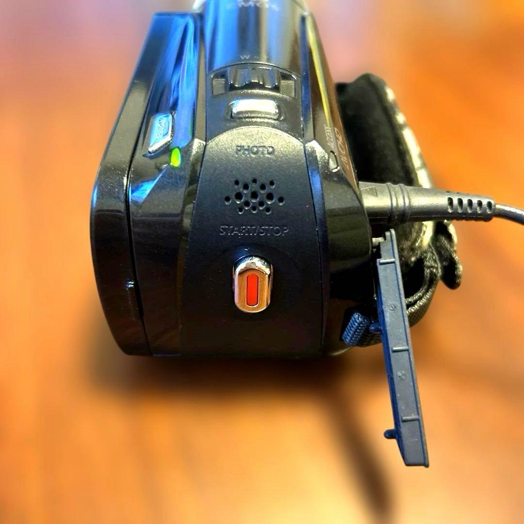 ジャンク品　Canon IVIS HF R21 ビデオカメラ本体(充電器付き)