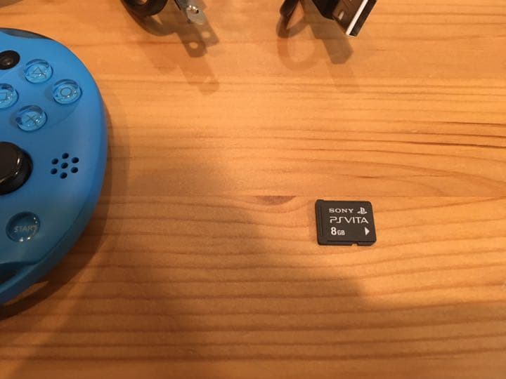 PSVita PCH-2000 アクアブルー wi-fiモデル 8GB付き