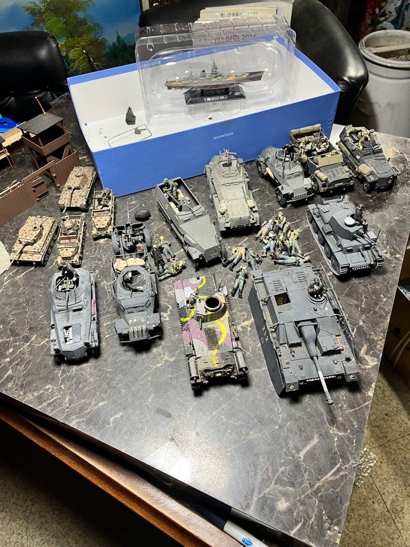 ミリタリー模型 ミリタリー戦車、戦車模型、戦車14台、戦艦1隻、隊員、基地