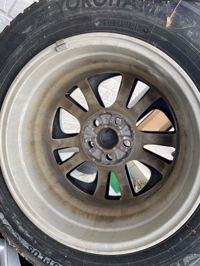 【最終値下げ】YOKOHAMAスタッドレスタイヤ15インチ2本 トヨタホイール