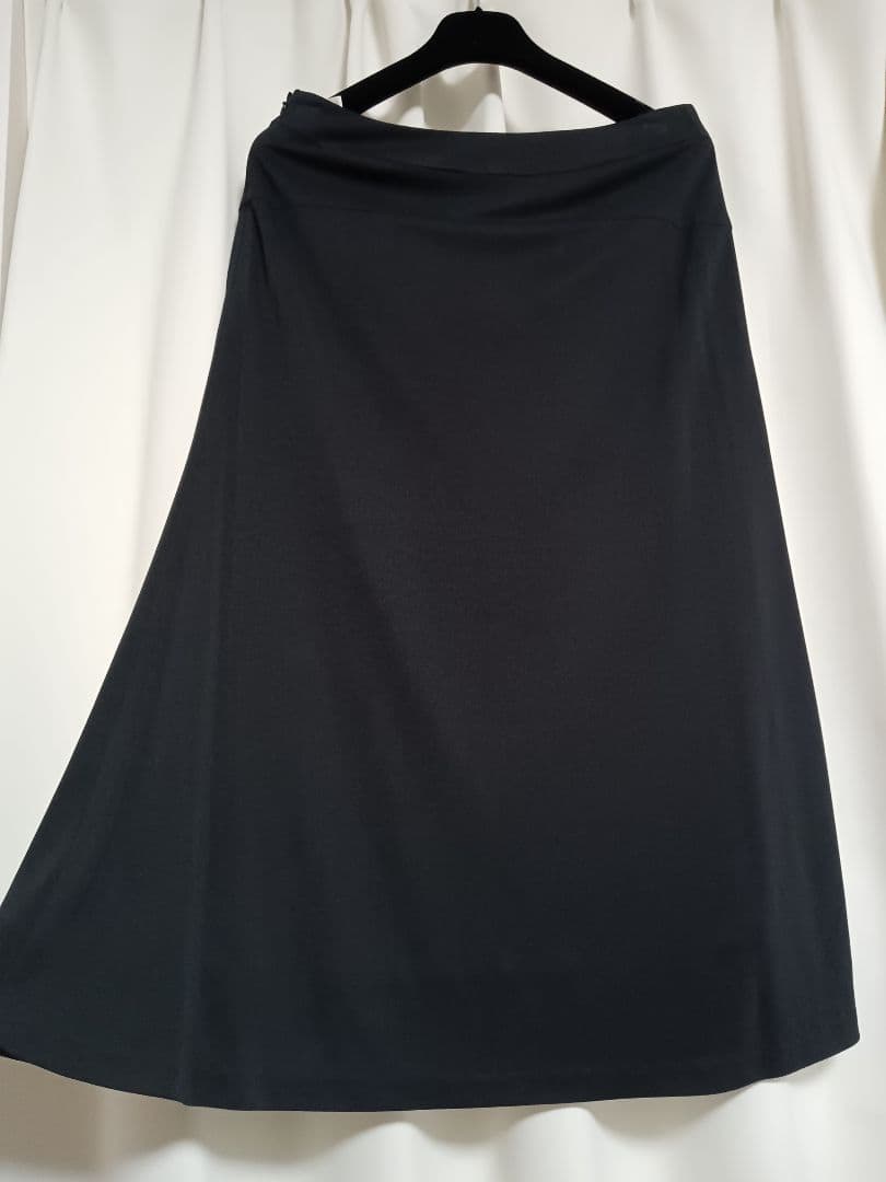極美品　レオナール　ロングスカート　黒　73