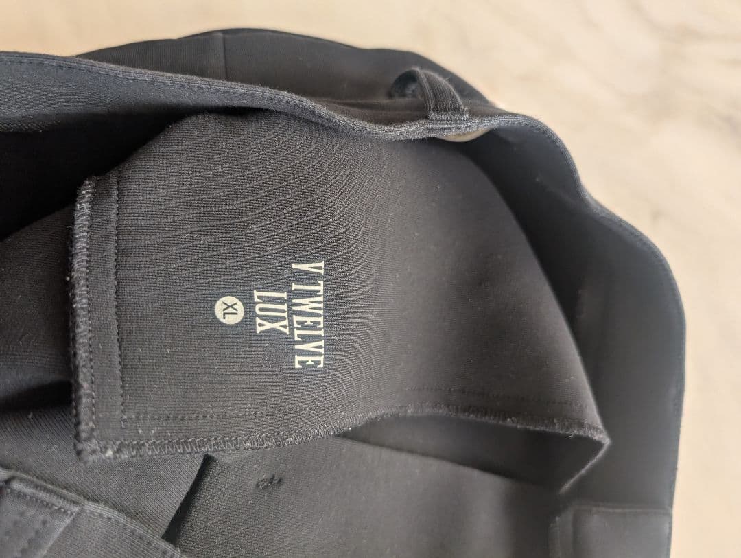 【ハクくくさま専用】【美品】V12 セットアップ　XL