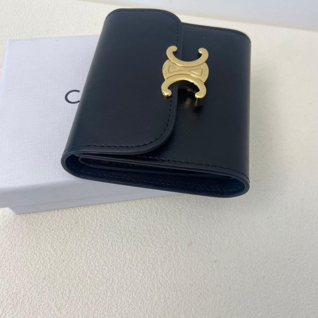 CELINE（セリーヌ） ブラック レザー 三つ折り財布 ゴールド金具付き