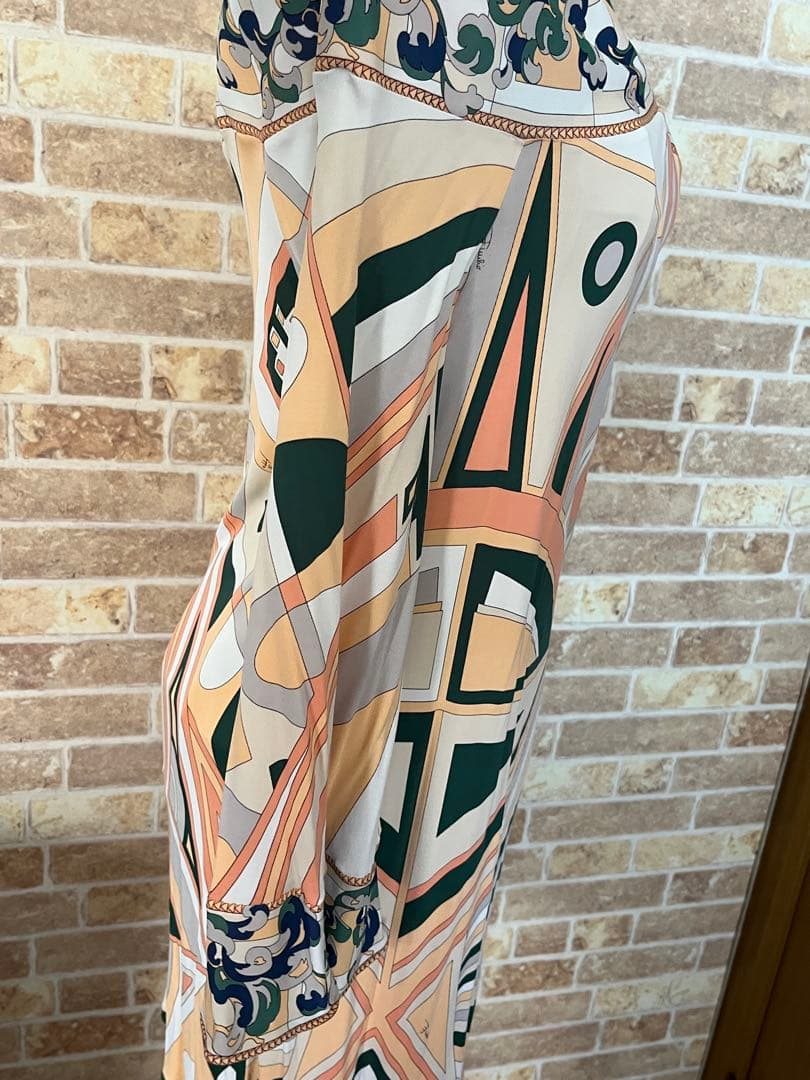 春夏活躍♡ EMILIO PUCCI エミリオプッチ オフショルダーワンピース