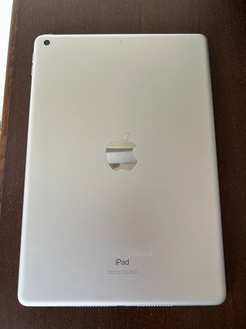 Apple iPad 第8世代　WiFi モデル　シルバー 本体