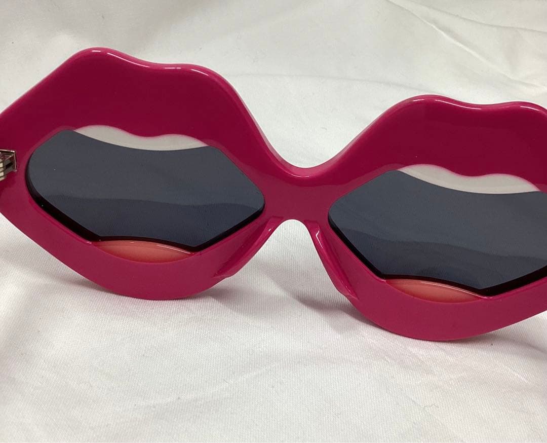 LINDA FARROW × Yazbukey リップモチーフサングラス