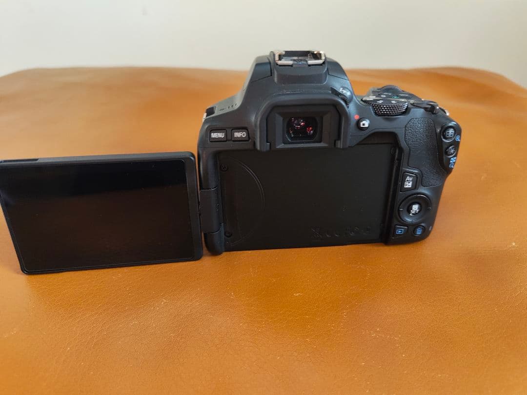 【ジャンク品】Canon EOS Kiss X10 デジタル一眼レフカメラ③